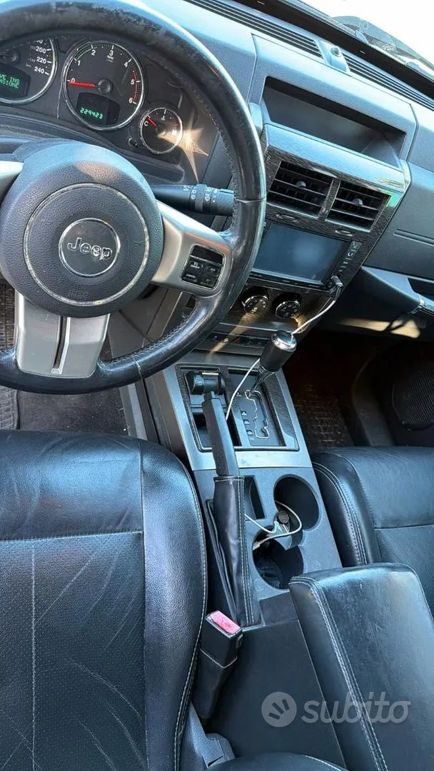 Jeep Cherokee 2011 photo 4