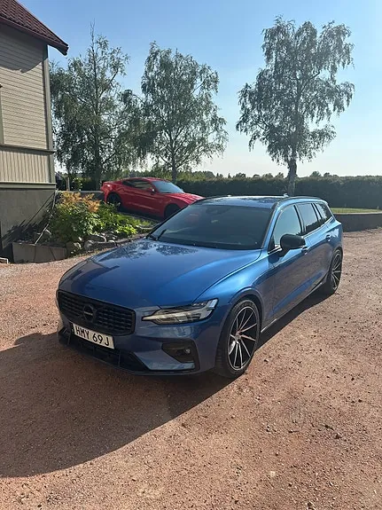 Volvo V60 2021 photo 2