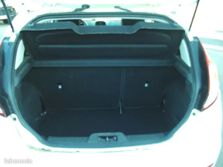 Ford Fiesta 2015 photo 5