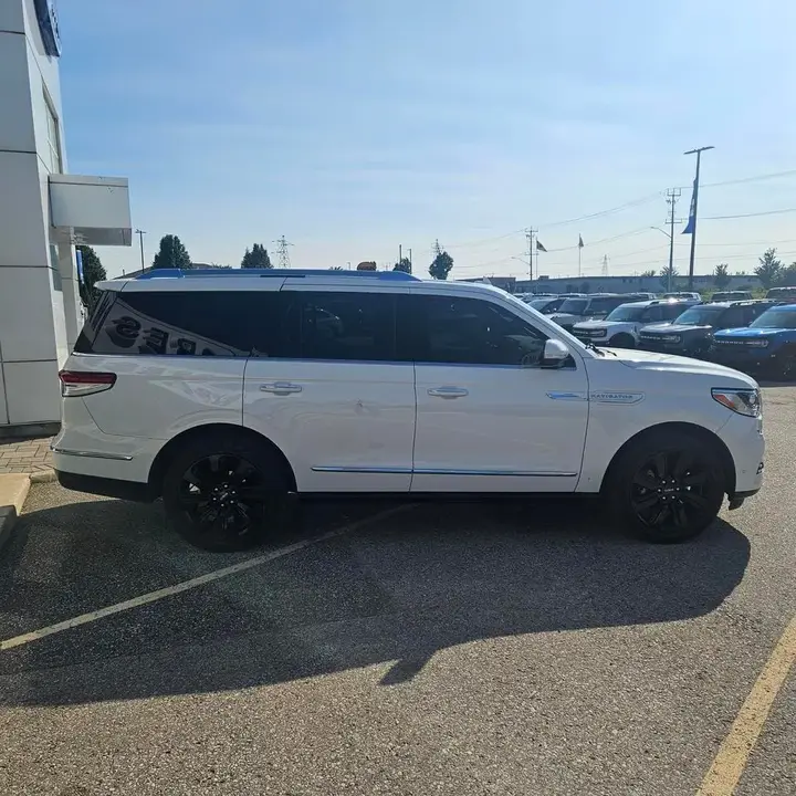Lincoln Navigator 2023 photo 4