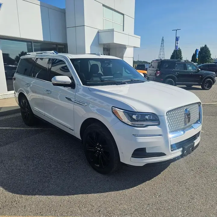 Lincoln Navigator 2023 photo 3