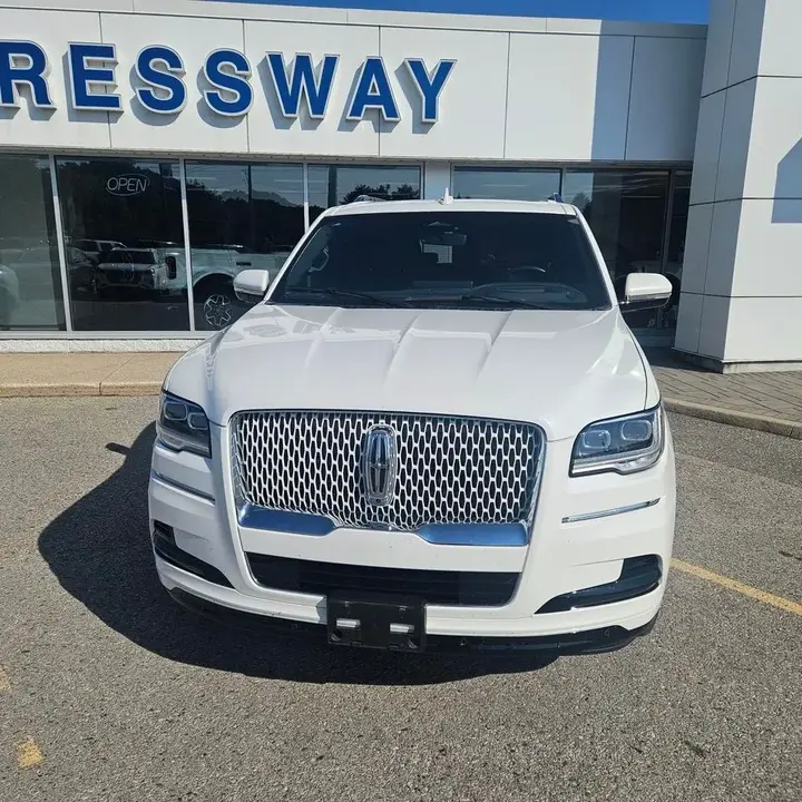 Lincoln Navigator 2023 photo 2