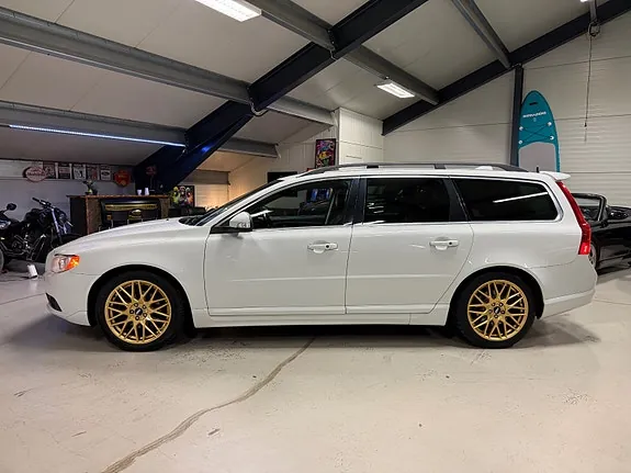 Volvo V70 2011 photo 2