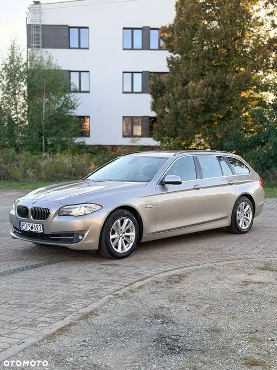 BMW 5 Series 2012 photo 2