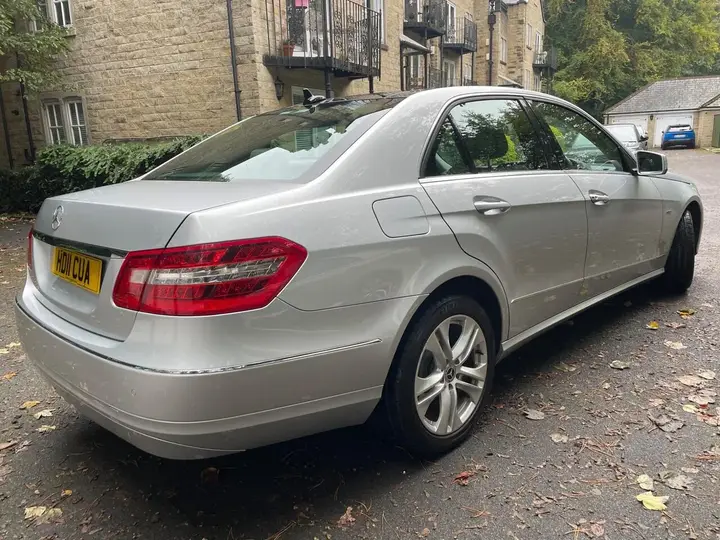 Mercedes-Benz E-Class 2011 photo 4