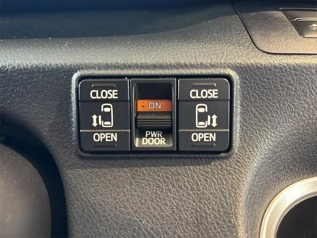 Toyota Sienta 2017 photo 3