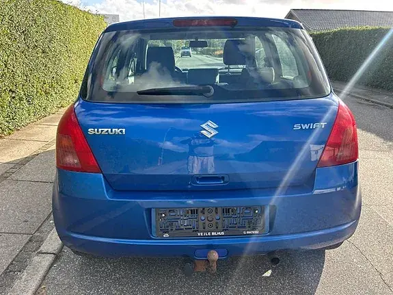 Suzuki Swift 2005 photo 5