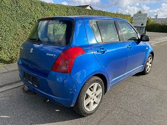 Suzuki Swift 2005 photo 4