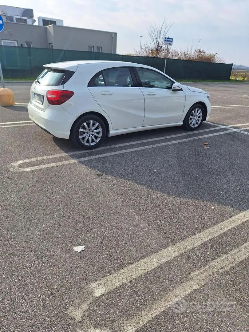 Mercedes-Benz A180 2017 photo 3