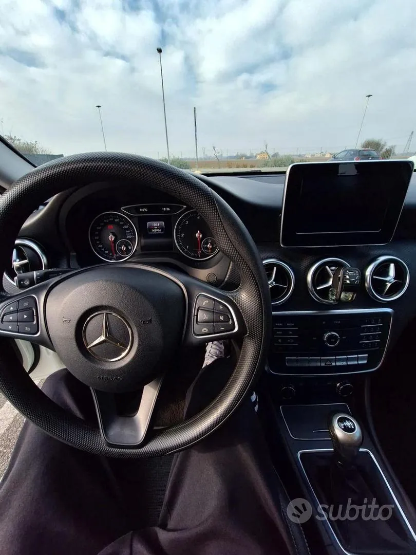 Mercedes-Benz A180