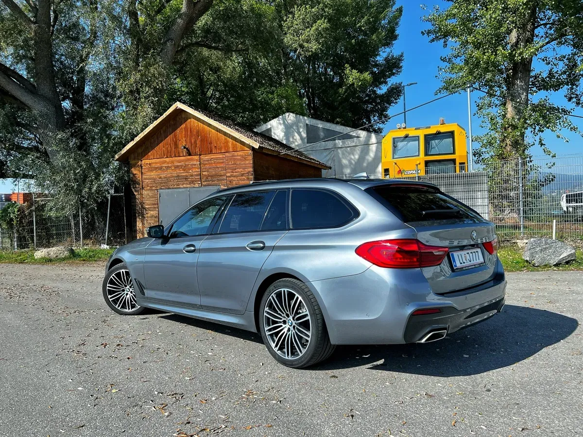 BMW 5 Series 2017 photo 2