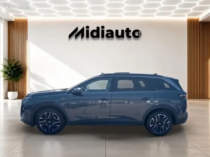Peugeot 5008 2025 photo 2
