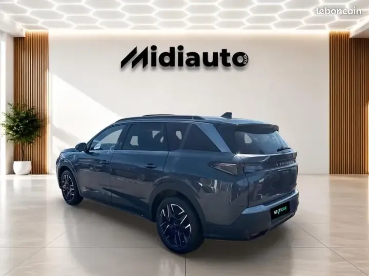 Peugeot 5008 2025 photo 3