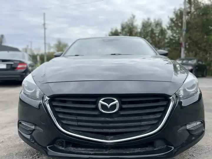 Mazda Mazda3 2018 photo 2