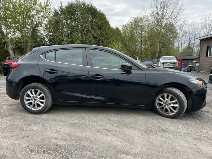 Mazda Mazda3 2018 photo 4