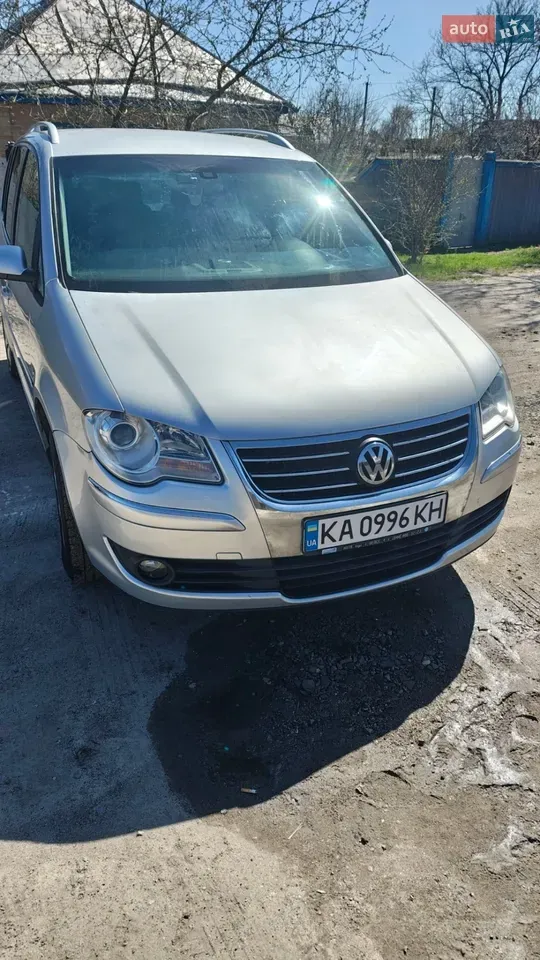 Volkswagen Touran 2007 photo 2