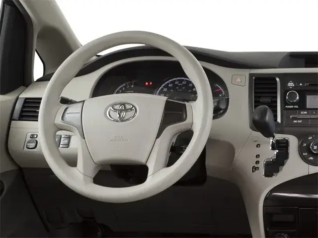 Toyota Sienna 2012 photo 4