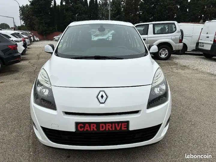 Renault Grand Scenic 2011 photo 2