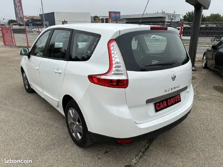 Renault Grand Scenic 2011 photo 4