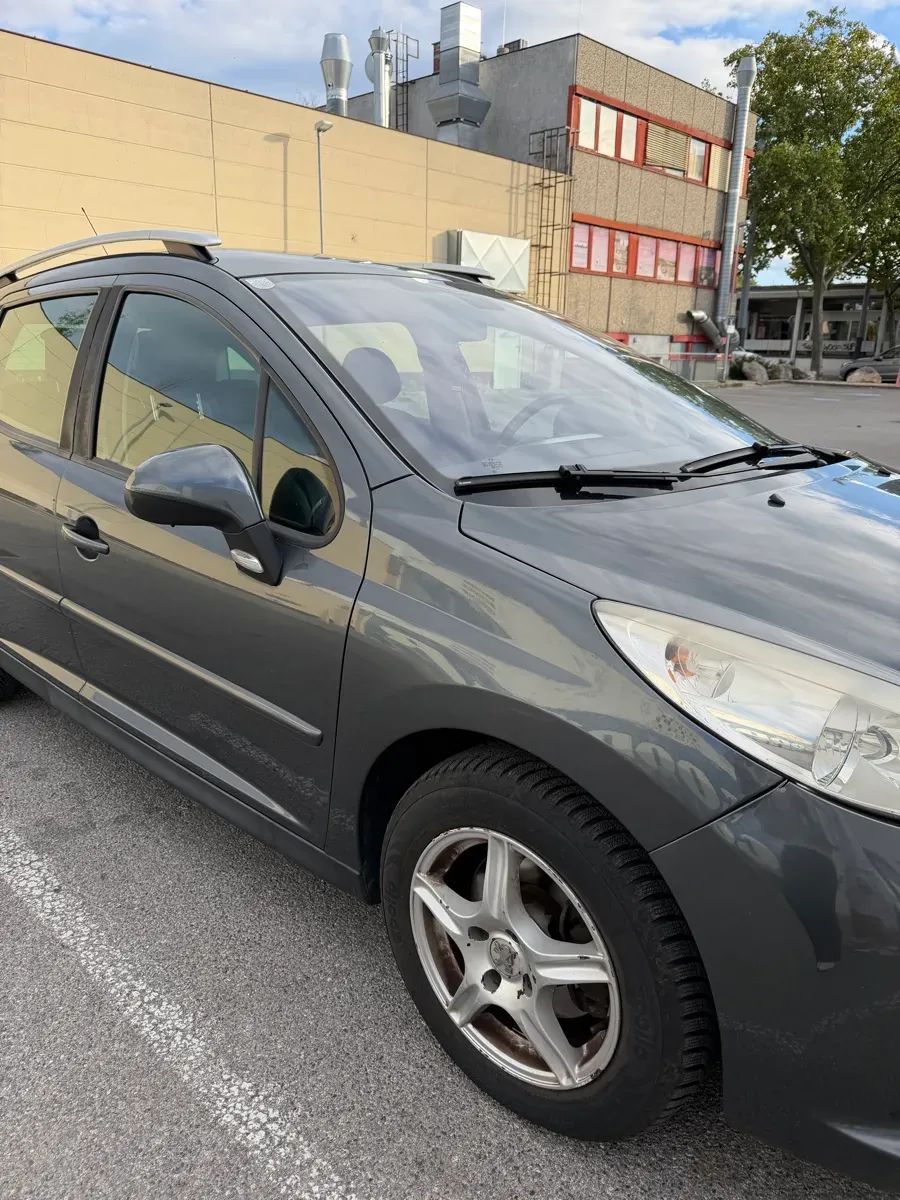 Peugeot 207 2008 photo 2