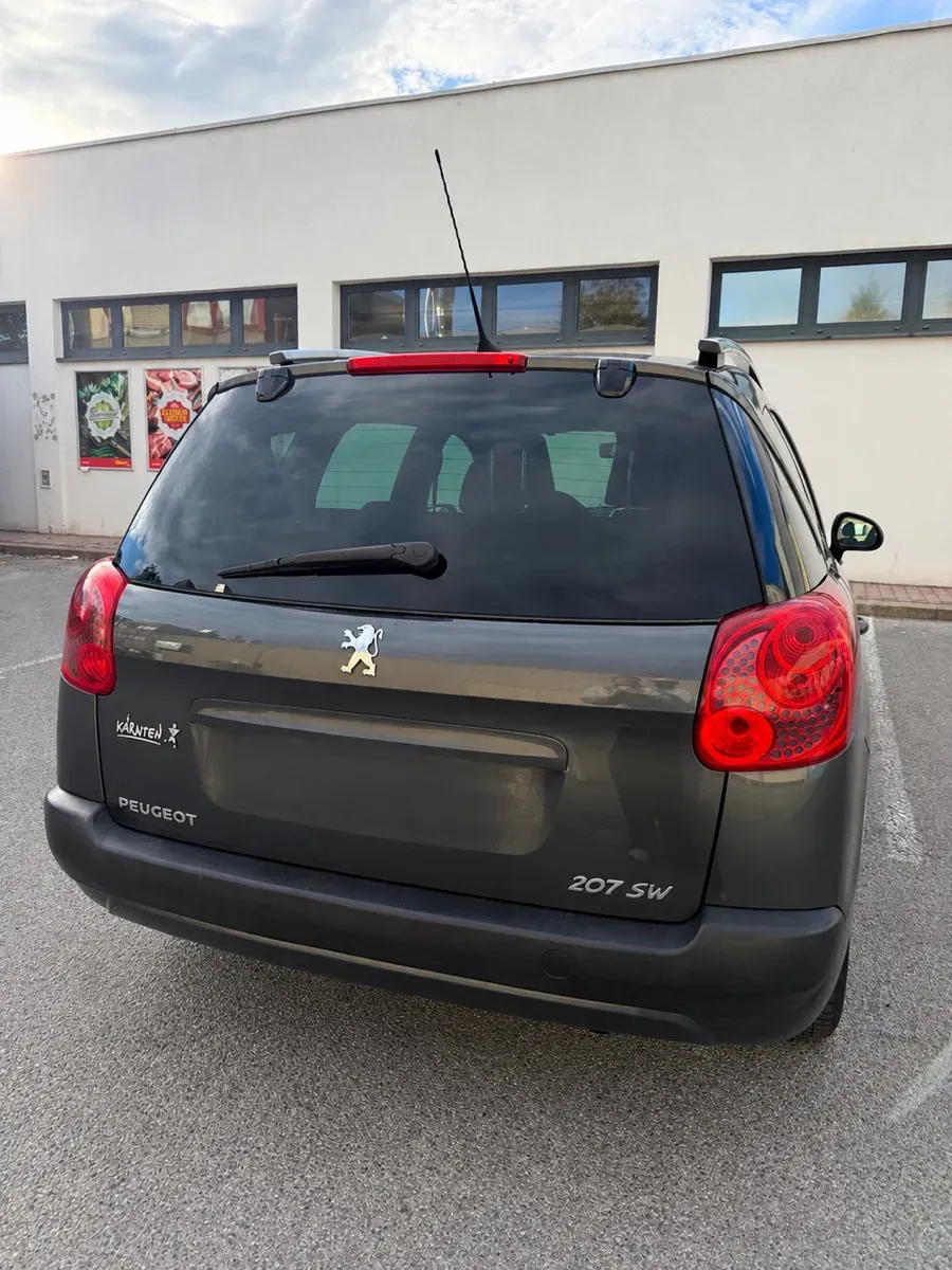Peugeot 207 2008 photo 3