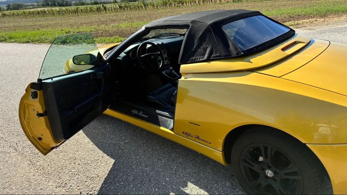 Alfa Romeo Spider 1999 photo 3