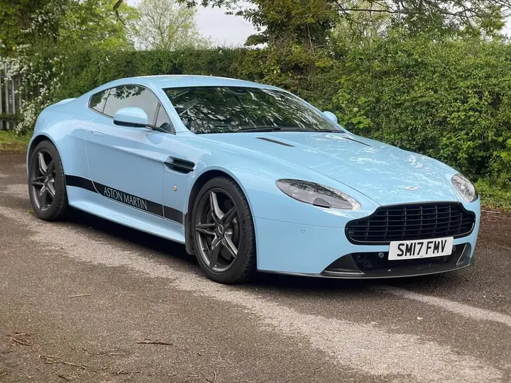 Aston Martin Vantage 2017 photo 2