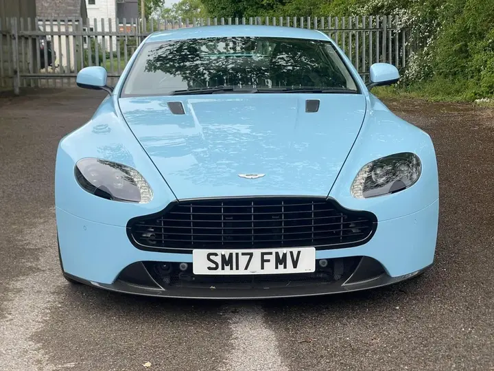 Aston Martin Vantage 2017 photo 3