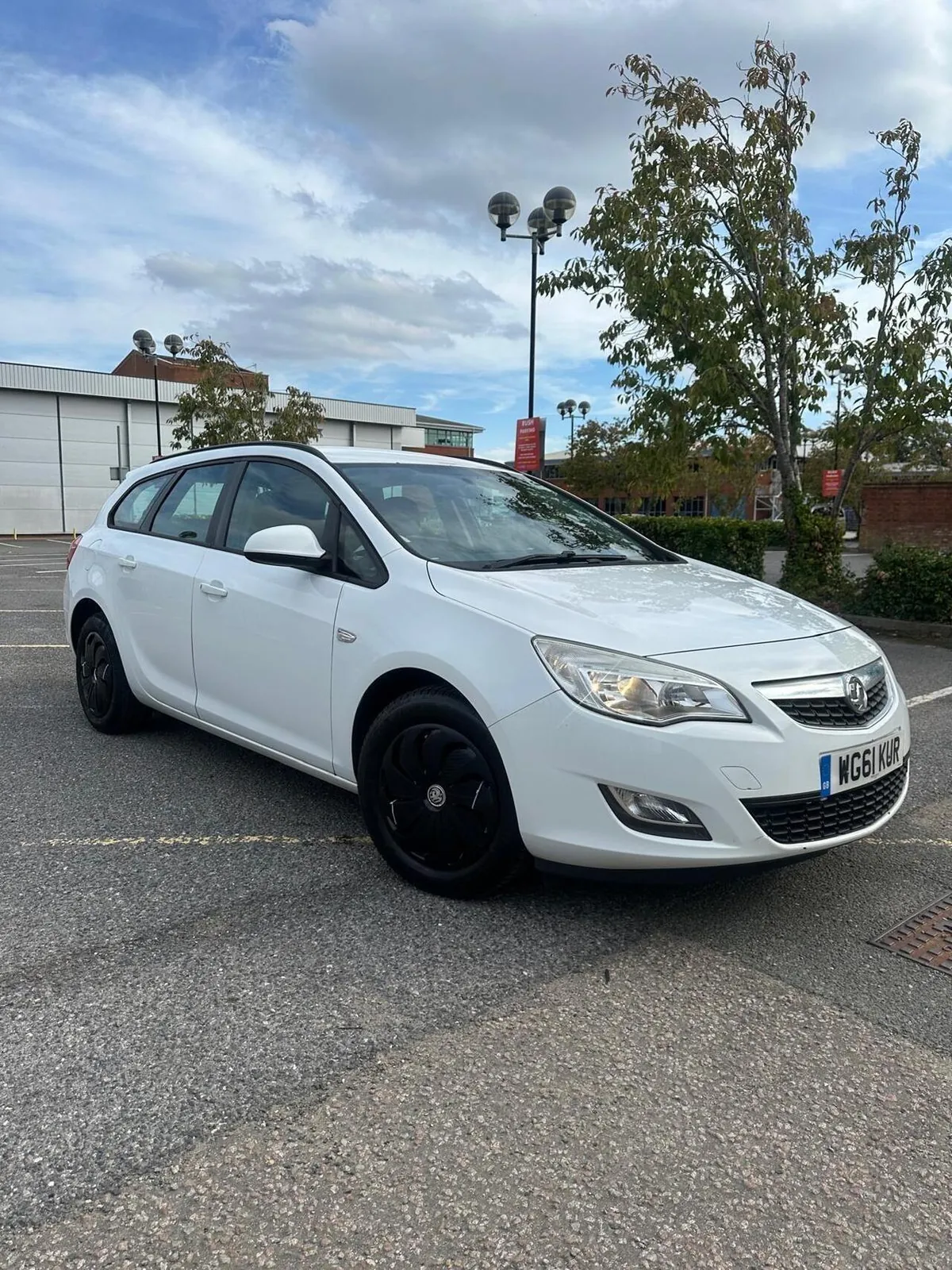 Vauxhall Astra 2011 photo 5
