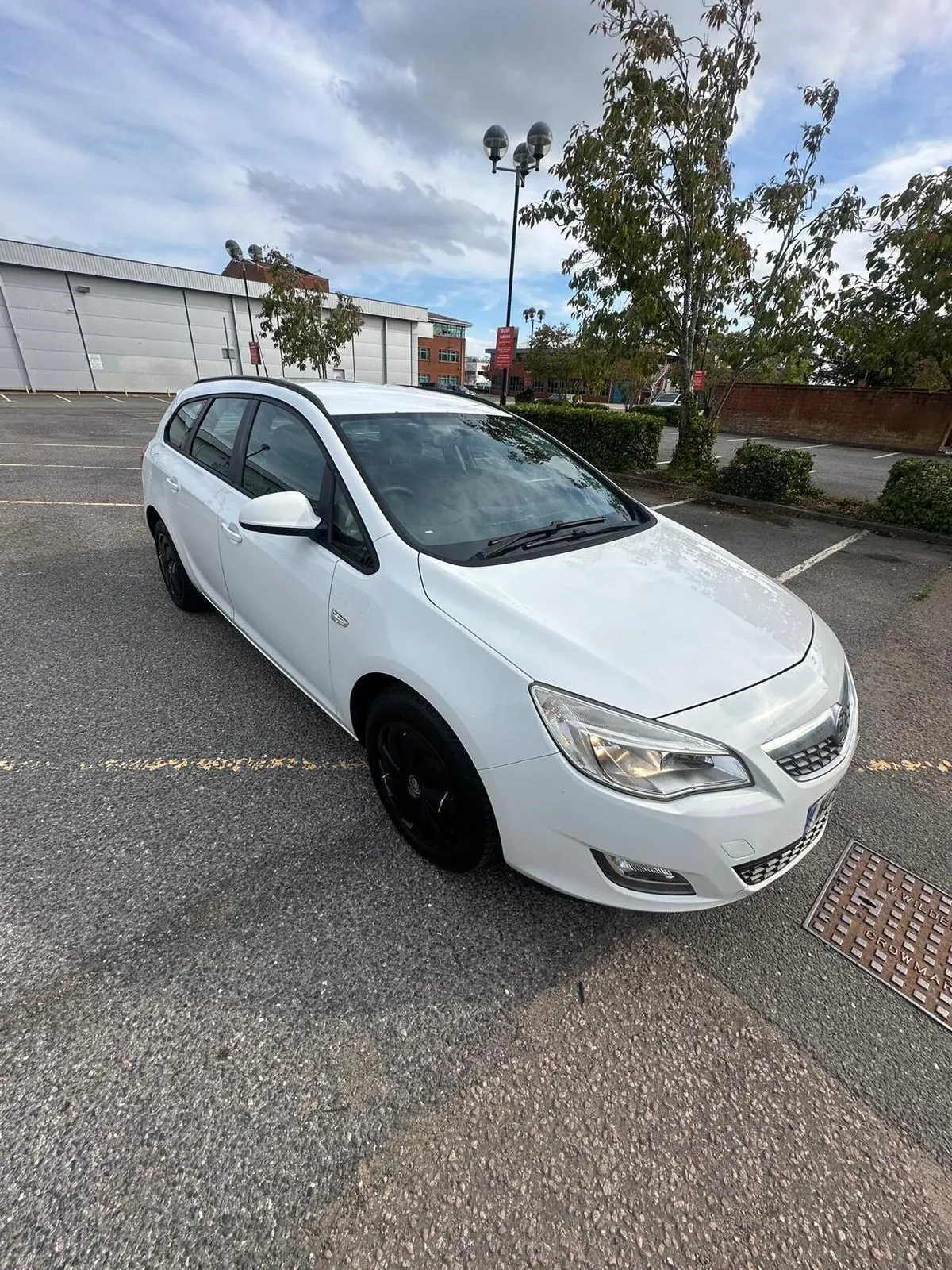 Vauxhall Astra 2011 photo 3