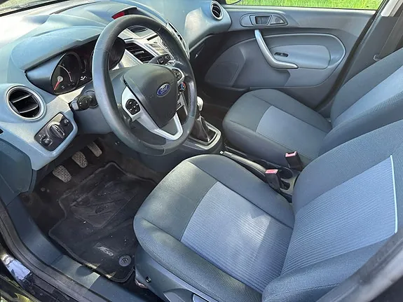 Ford Fiesta 2010 photo 3