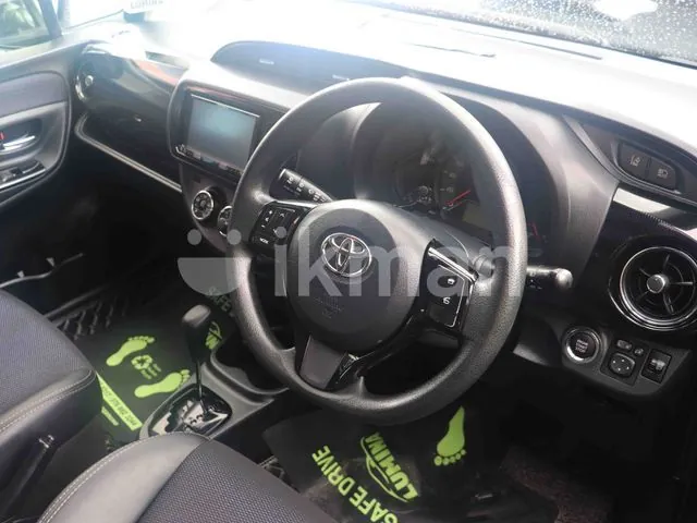 Toyota Vitz 2018 photo 2