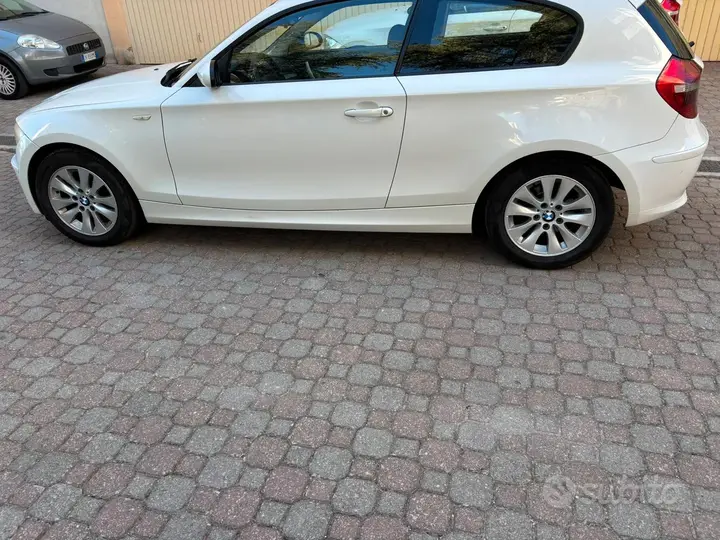 BMW 1 Series 2009 photo 3