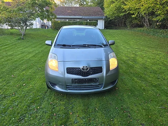 Toyota Yaris 2006 photo 2
