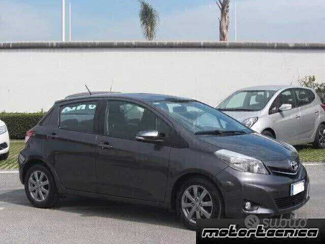 Toyota Yaris 2013 photo 2