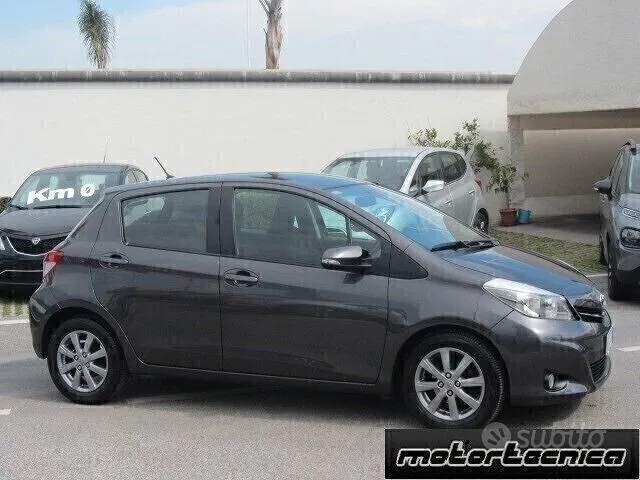 Toyota Yaris 2013 photo 3