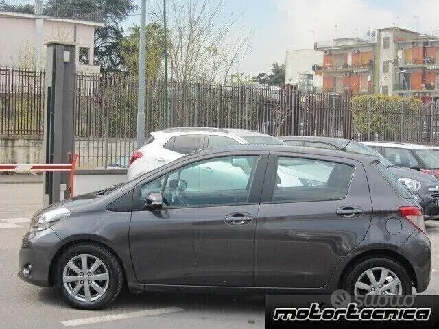 Toyota Yaris 2013 photo 5