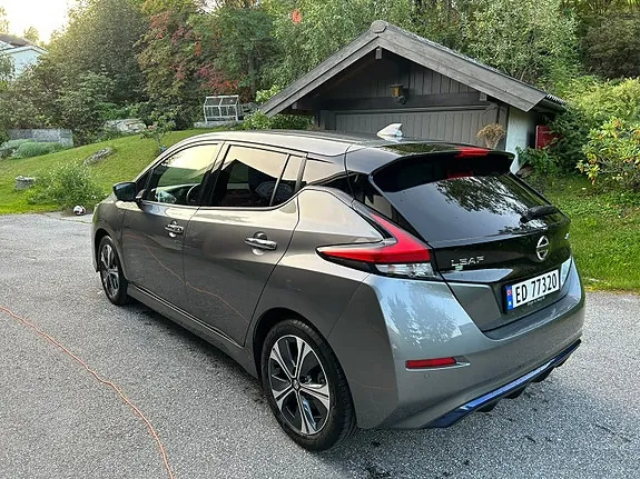 Nissan Leaf 2022 photo 2