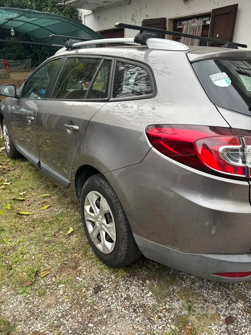 Renault Megane 2010 photo 2