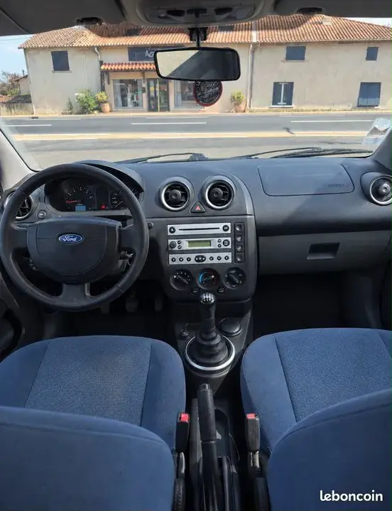 Ford Fiesta 2004 photo 3