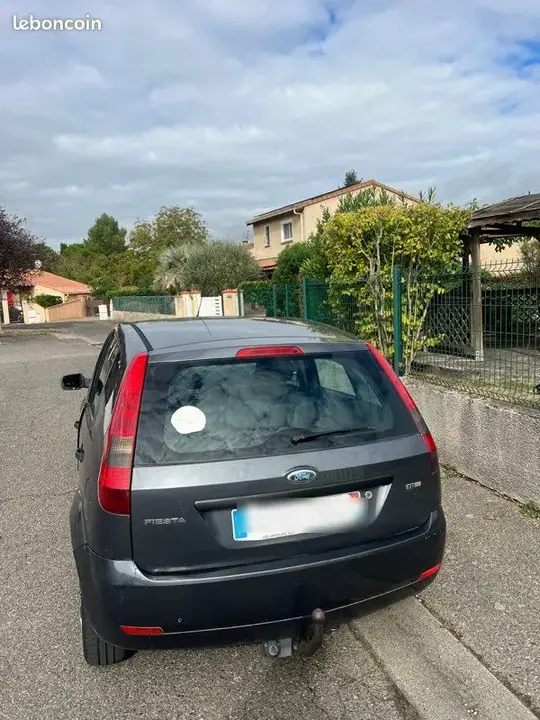 Ford Fiesta 2004 photo 2