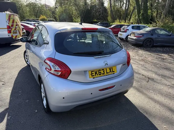 Peugeot 208 2013 photo 4