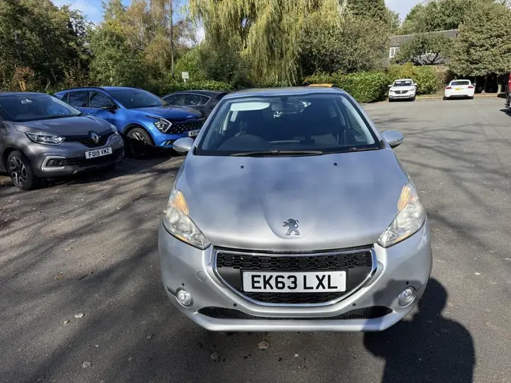 Peugeot 208 2013 photo 2