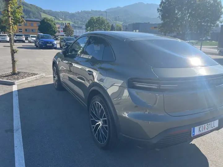 Porsche Macan 2024 photo 2