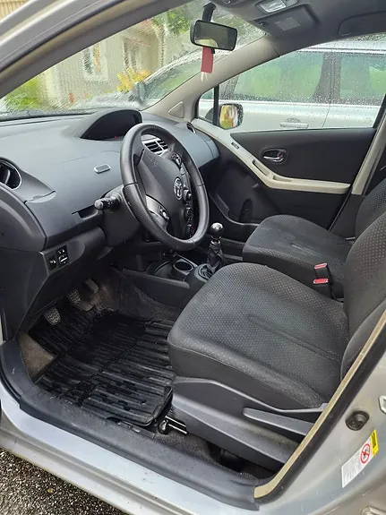 Toyota Yaris 2011 photo 4