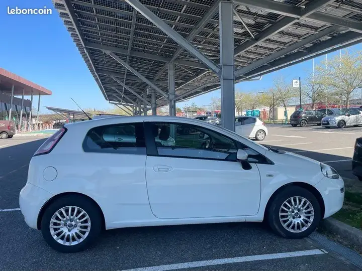 Fiat Punto 2014 photo 2