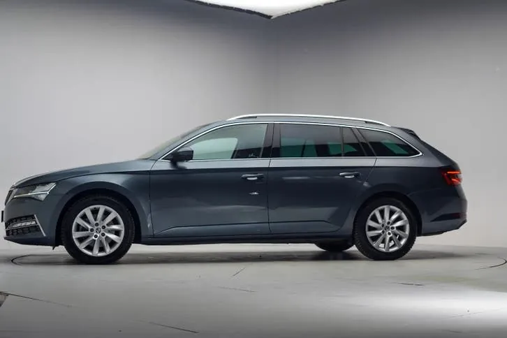 Skoda Superb 2022 photo 2