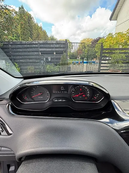 Peugeot 208 2012 photo 5