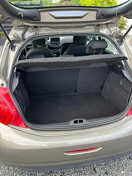 Peugeot 208 2012 photo 3