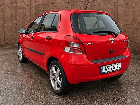 Toyota Yaris 2010 photo 2
